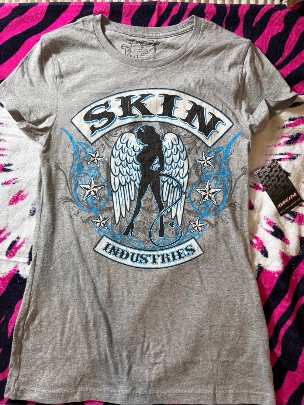 SKIN Industries Women's Gray Graphic Tee NWT